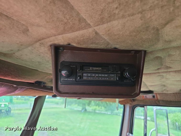 image for item EF1795 1988 WhiteGMC WIA Areo semi truck