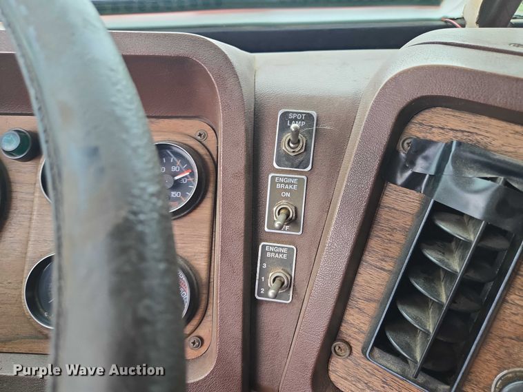 image for item EF1795 1988 WhiteGMC WIA Areo semi truck