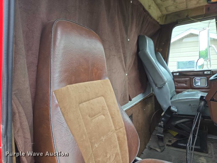 image for item EF1795 1988 WhiteGMC WIA Areo semi truck