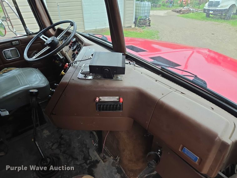 image for item EF1795 1988 WhiteGMC WIA Areo semi truck