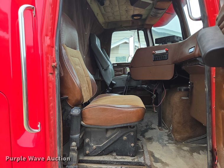 image for item EF1795 1988 WhiteGMC WIA Areo semi truck