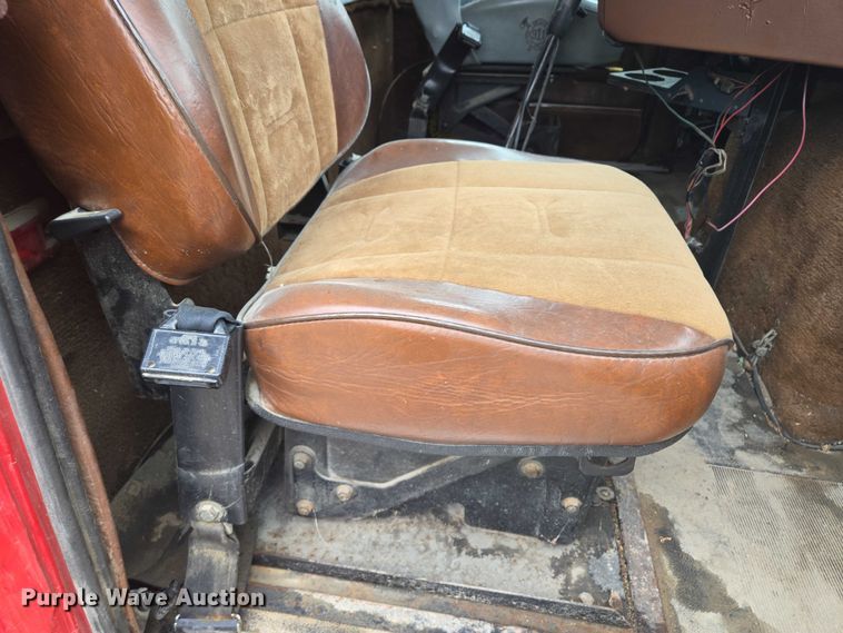 image for item EF1795 1988 WhiteGMC WIA Areo semi truck