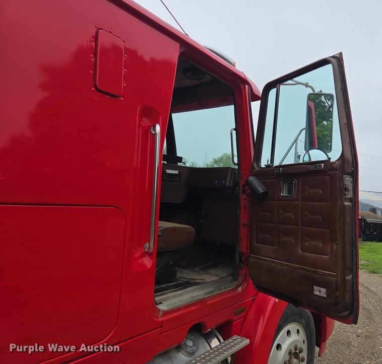 image for item EF1795 1988 WhiteGMC WIA Areo semi truck