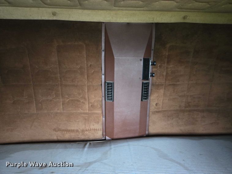 image for item EF1795 1988 WhiteGMC WIA Areo semi truck