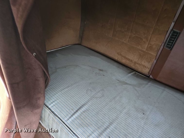 image for item EF1795 1988 WhiteGMC WIA Areo semi truck