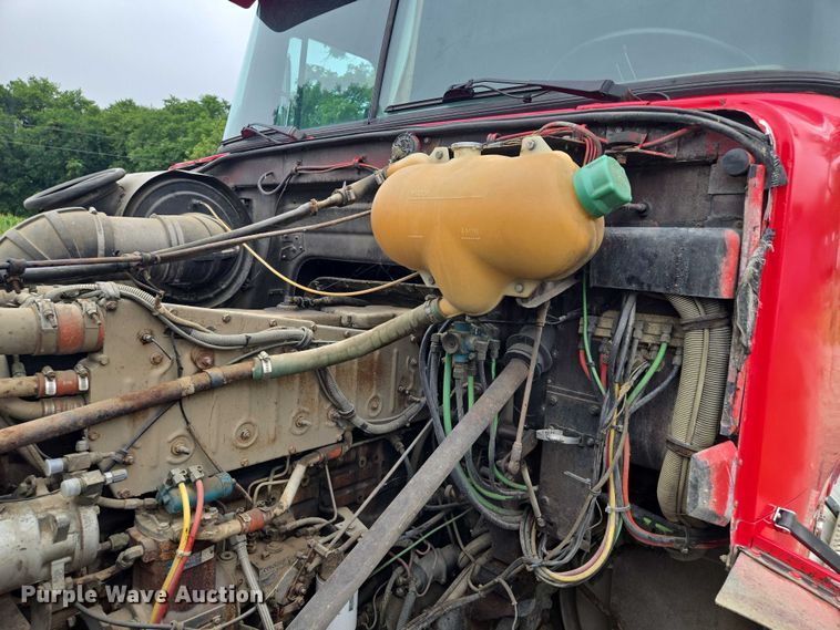 image for item EF1795 1988 WhiteGMC WIA Areo semi truck