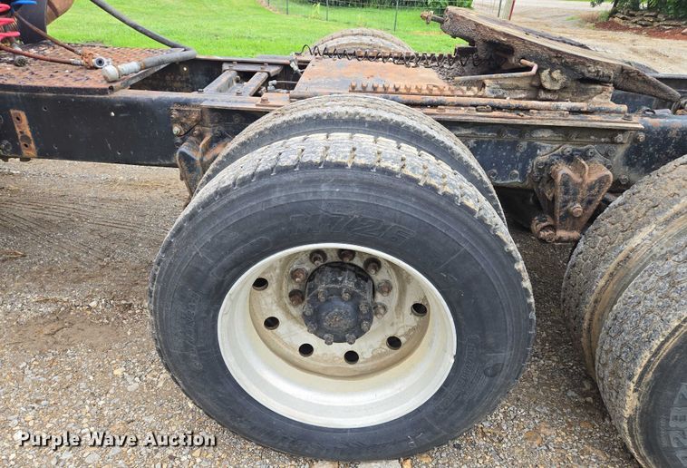 image for item EF1795 1988 WhiteGMC WIA Areo semi truck