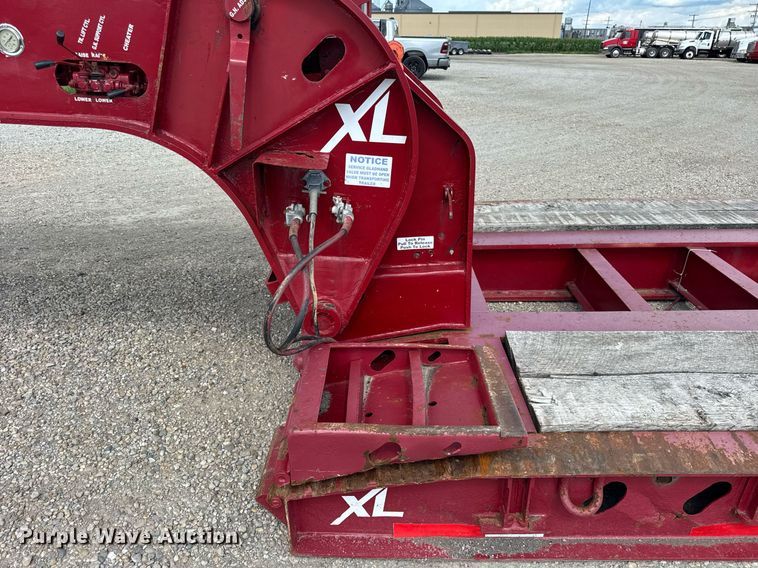 image for item EF2105 2006 XL Specialized XL 110 CHDG lowboy equipment trailer
