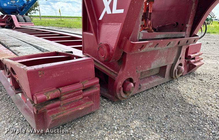 image for item EF2105 2006 XL Specialized XL 110 CHDG lowboy equipment trailer