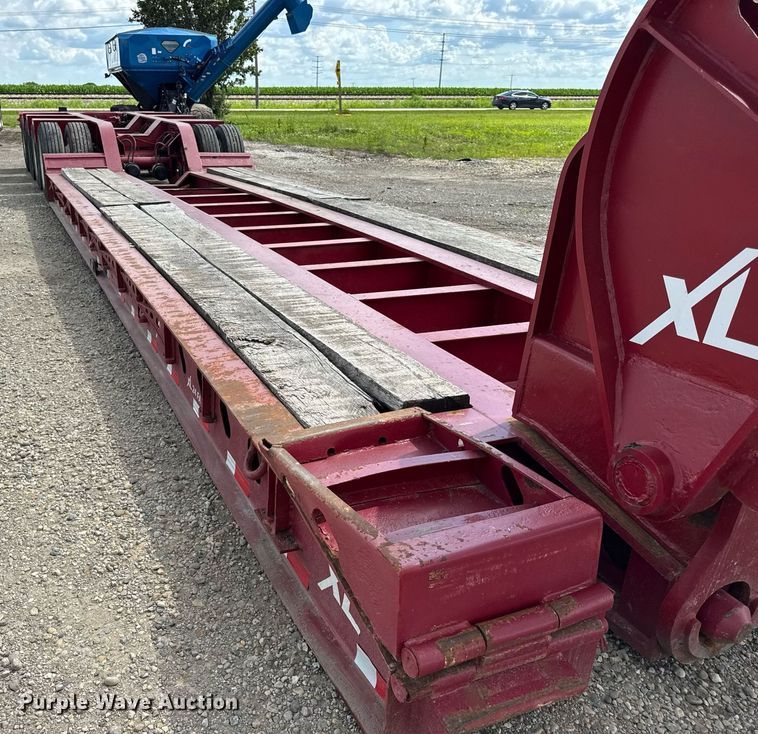 image for item EF2105 2006 XL Specialized XL 110 CHDG lowboy equipment trailer
