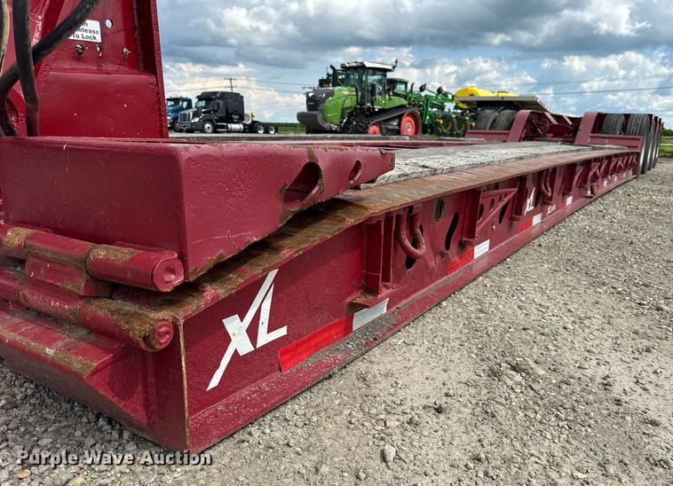 image for item EF2105 2006 XL Specialized XL 110 CHDG lowboy equipment trailer