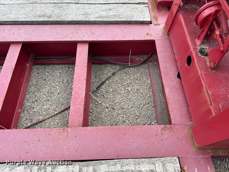 image for item EF2105 2006 XL Specialized XL 110 CHDG lowboy equipment trailer