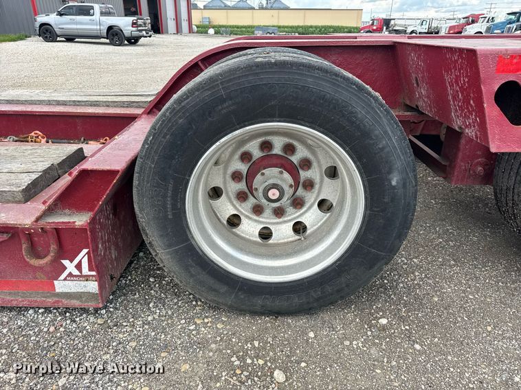 image for item EF2105 2006 XL Specialized XL 110 CHDG lowboy equipment trailer