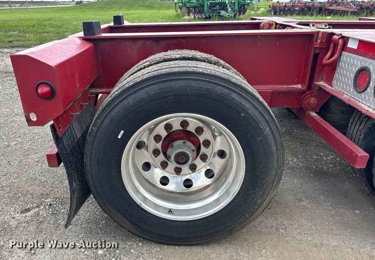 image for item EF2105 2006 XL Specialized XL 110 CHDG lowboy equipment trailer