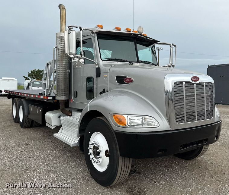 image for item EG5787 2011 Peterbilt 348 tow truck