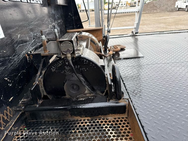 image for item EG5787 2011 Peterbilt 348 tow truck