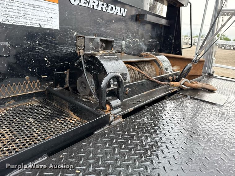 image for item EG5787 2011 Peterbilt 348 tow truck