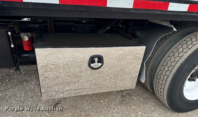 image for item EG5787 2011 Peterbilt 348 tow truck