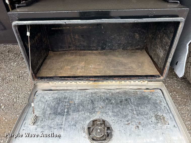 image for item EG5787 2011 Peterbilt 348 tow truck