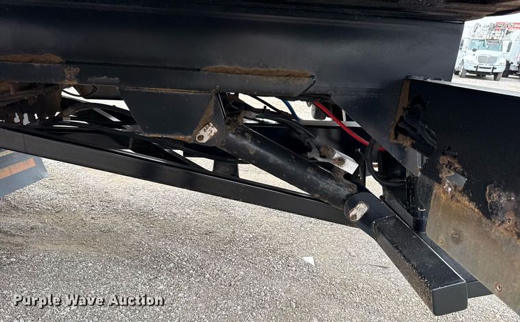 image for item EG5787 2011 Peterbilt 348 tow truck