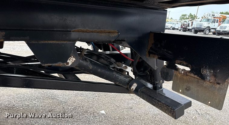 image for item EG5787 2011 Peterbilt 348 tow truck