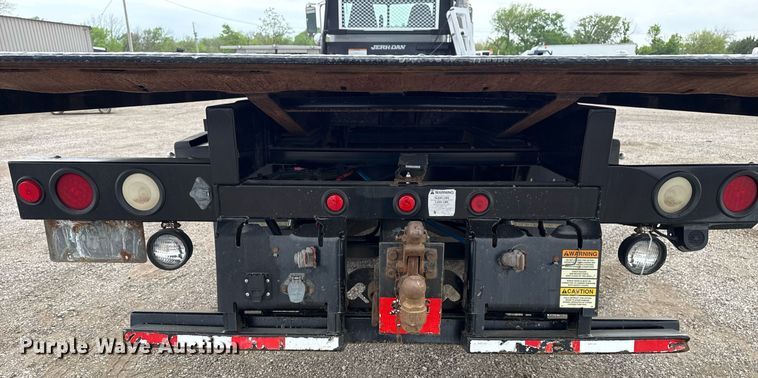 image for item EG5787 2011 Peterbilt 348 tow truck