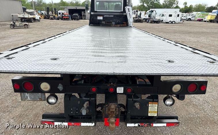 image for item EG5787 2011 Peterbilt 348 tow truck