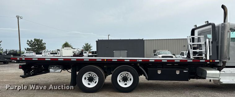 image for item EG5787 2011 Peterbilt 348 tow truck