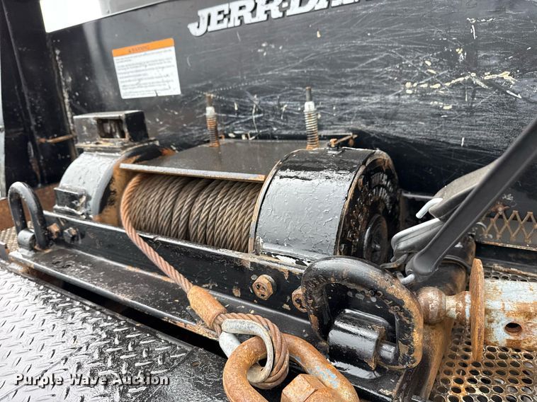 image for item EG5787 2011 Peterbilt 348 tow truck