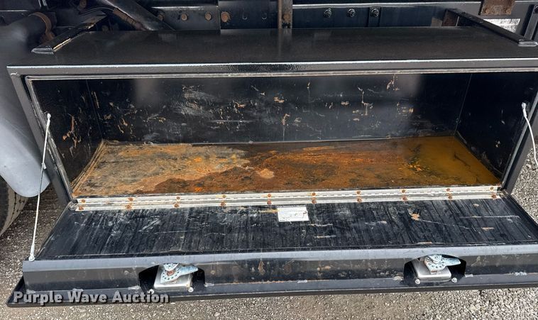 image for item EG5787 2011 Peterbilt 348 tow truck