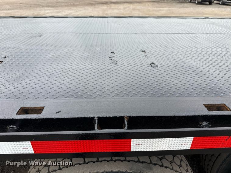 image for item EG5787 2011 Peterbilt 348 tow truck