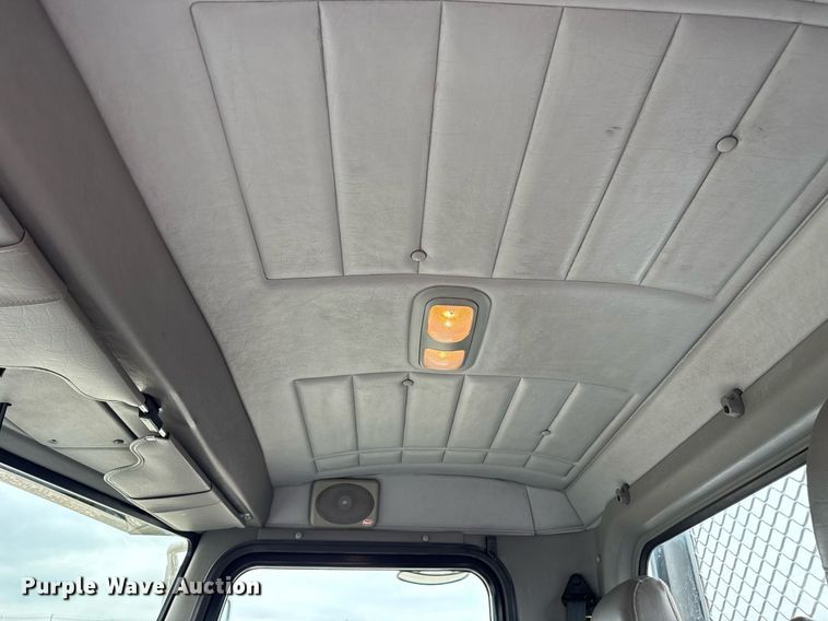 image for item EG5787 2011 Peterbilt 348 tow truck