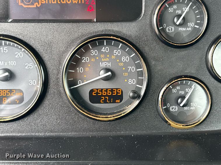 image for item EG5787 2011 Peterbilt 348 tow truck