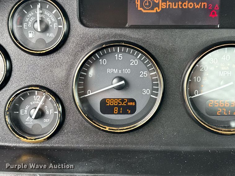 image for item EG5787 2011 Peterbilt 348 tow truck