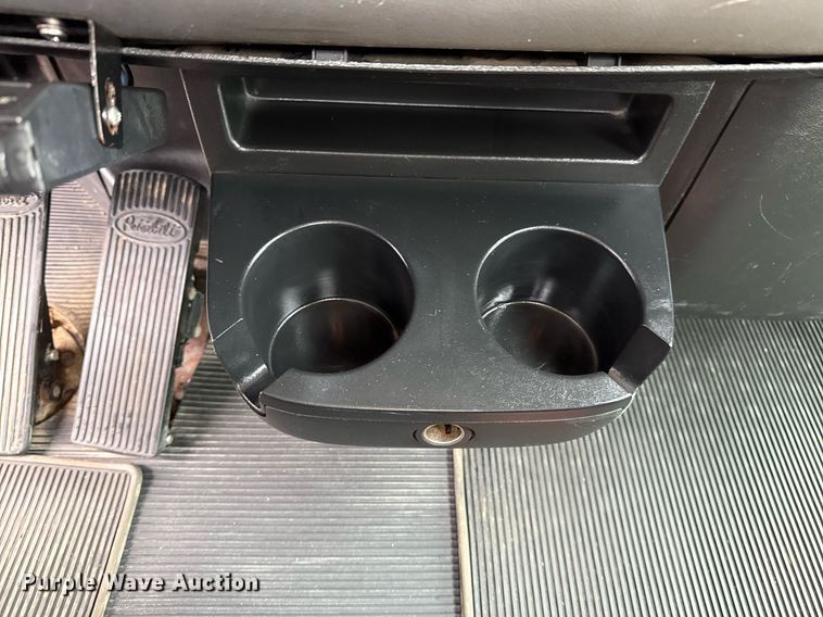 image for item EG5787 2011 Peterbilt 348 tow truck