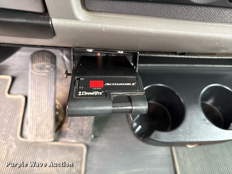 image for item EG5787 2011 Peterbilt 348 tow truck