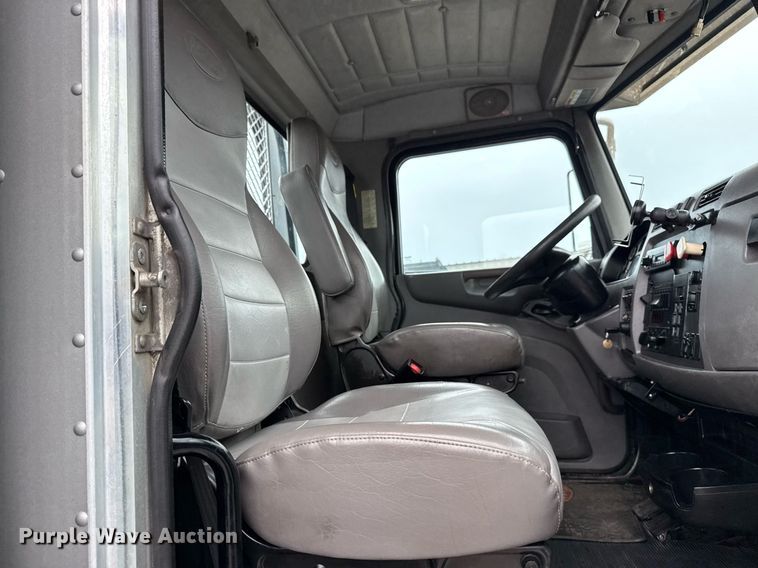 image for item EG5787 2011 Peterbilt 348 tow truck