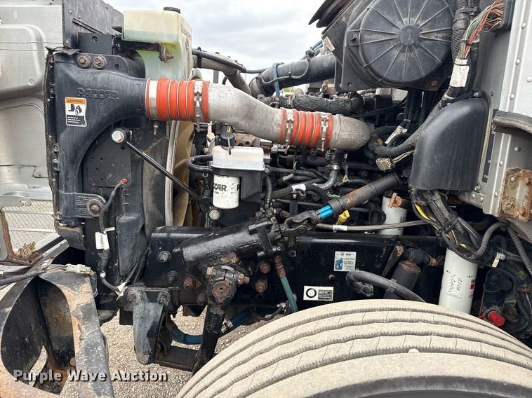 image for item EG5787 2011 Peterbilt 348 tow truck