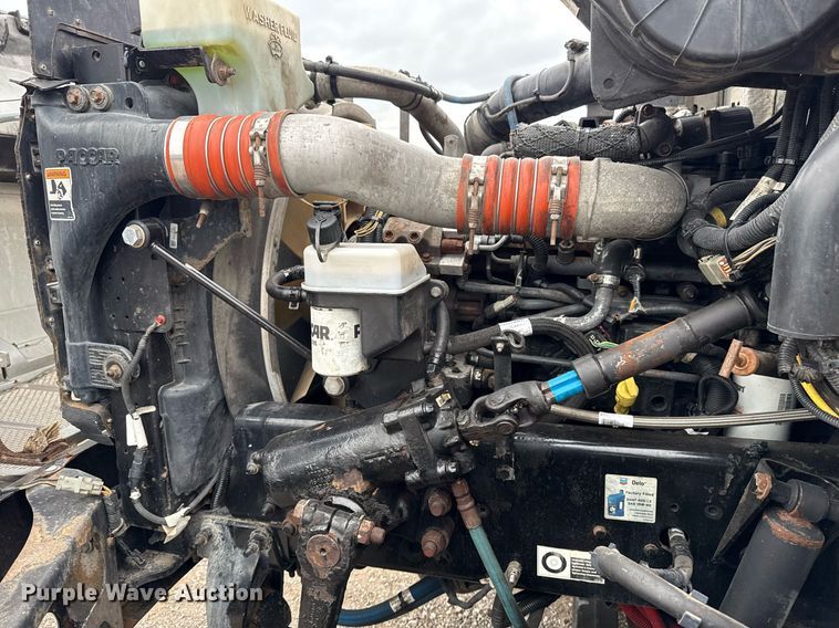 image for item EG5787 2011 Peterbilt 348 tow truck