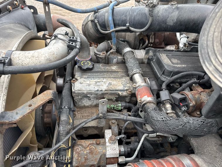 image for item EG5787 2011 Peterbilt 348 tow truck