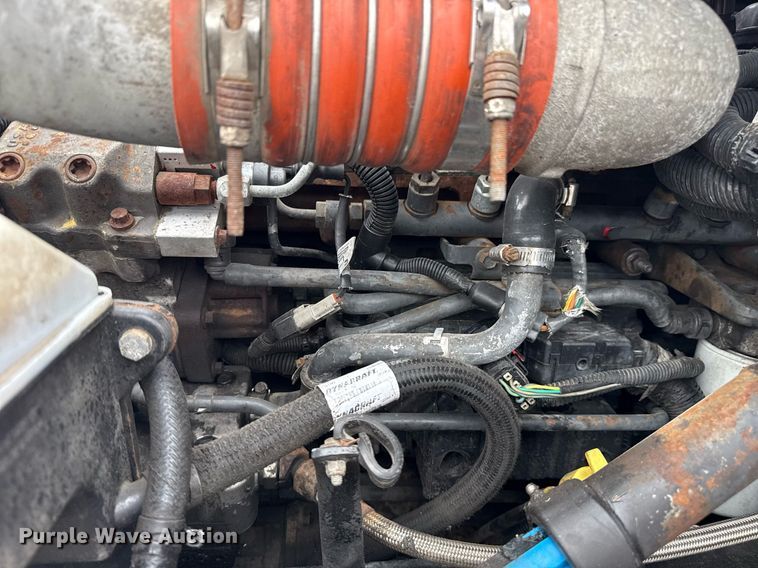 image for item EG5787 2011 Peterbilt 348 tow truck