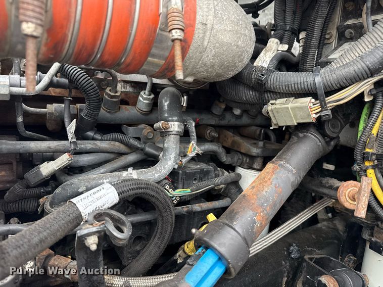 image for item EG5787 2011 Peterbilt 348 tow truck