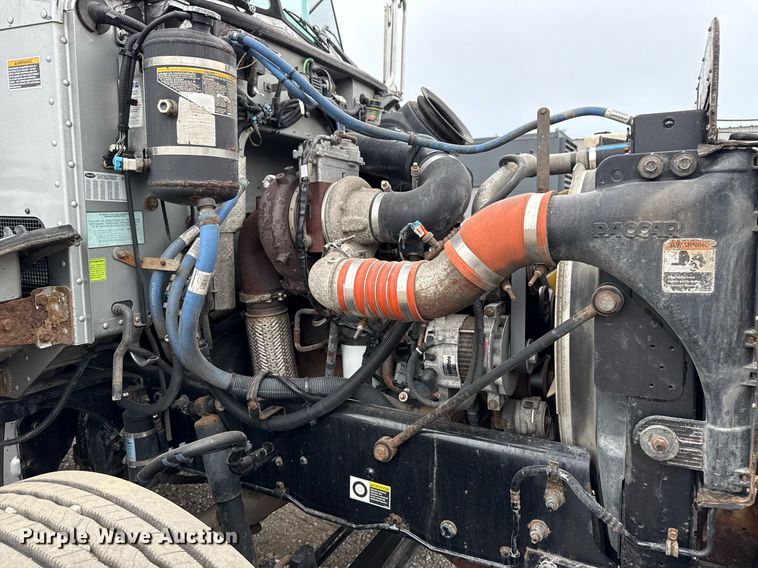 image for item EG5787 2011 Peterbilt 348 tow truck