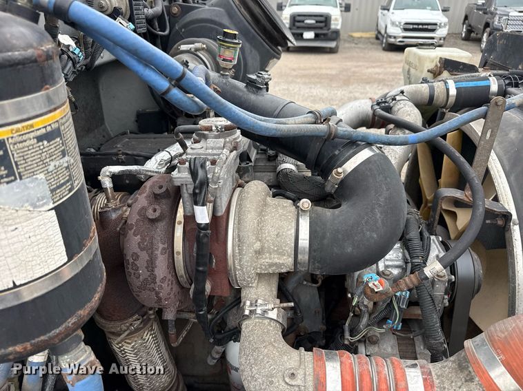 image for item EG5787 2011 Peterbilt 348 tow truck