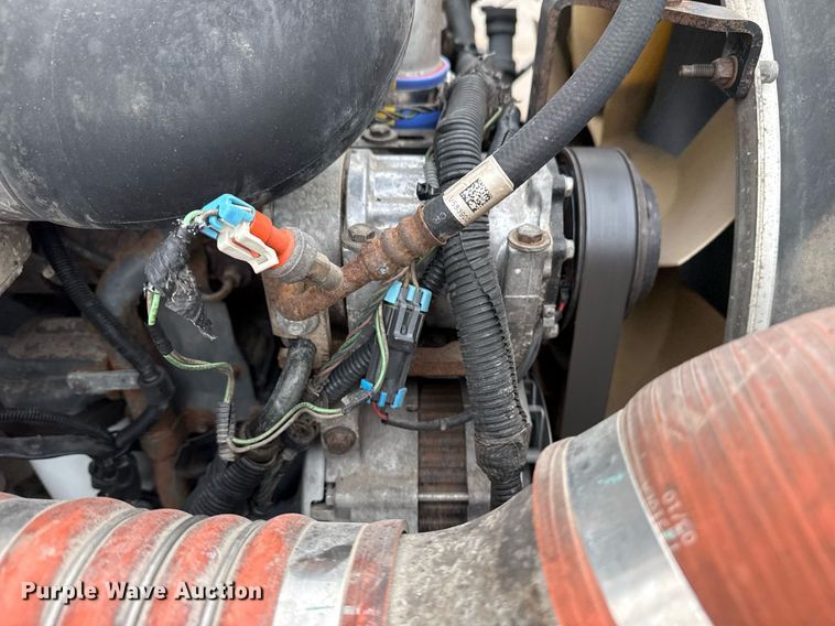 image for item EG5787 2011 Peterbilt 348 tow truck