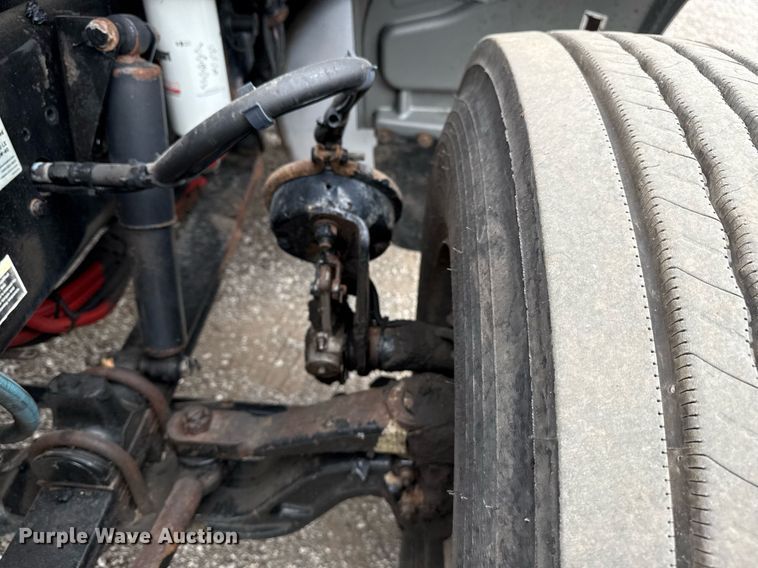 image for item EG5787 2011 Peterbilt 348 tow truck