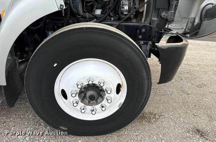 image for item EG5787 2011 Peterbilt 348 tow truck