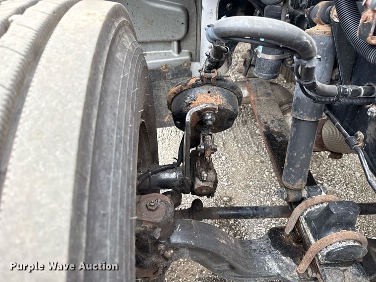 image for item EG5787 2011 Peterbilt 348 tow truck