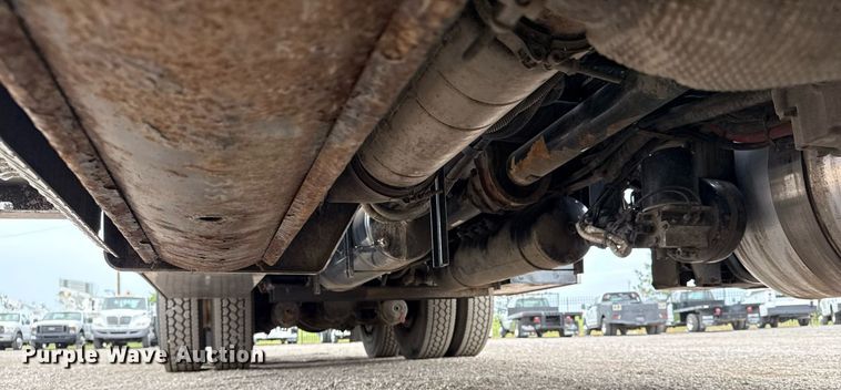 image for item EG5787 2011 Peterbilt 348 tow truck