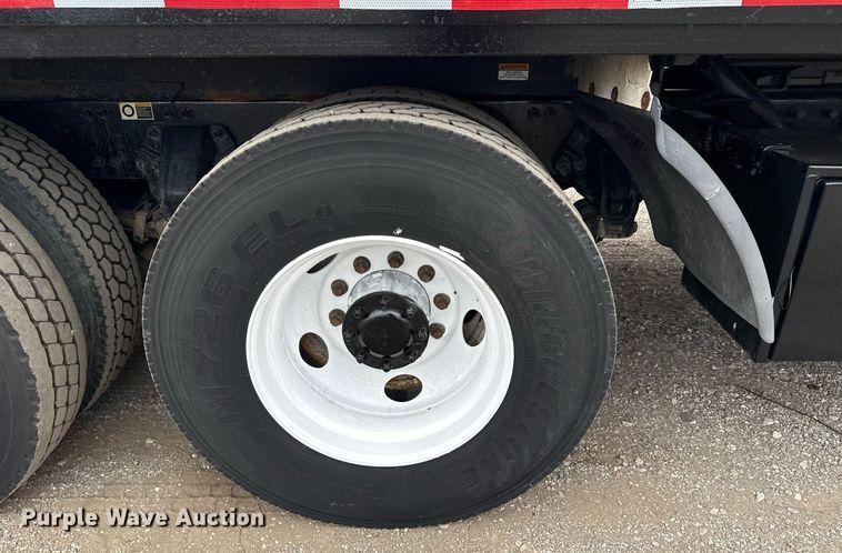 image for item EG5787 2011 Peterbilt 348 tow truck